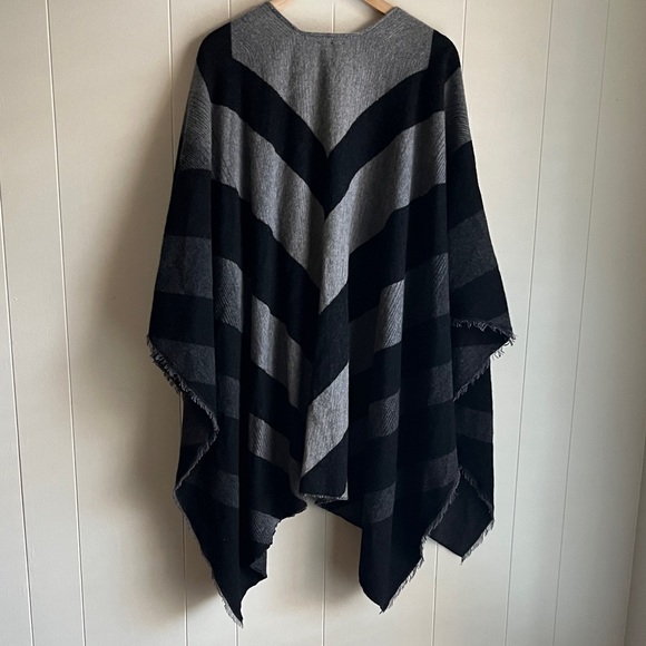 Eileen Fisher Black and Light Gray Wool Office Winter Poncho Wrap Kimono Shawl - Picture 11 of 15